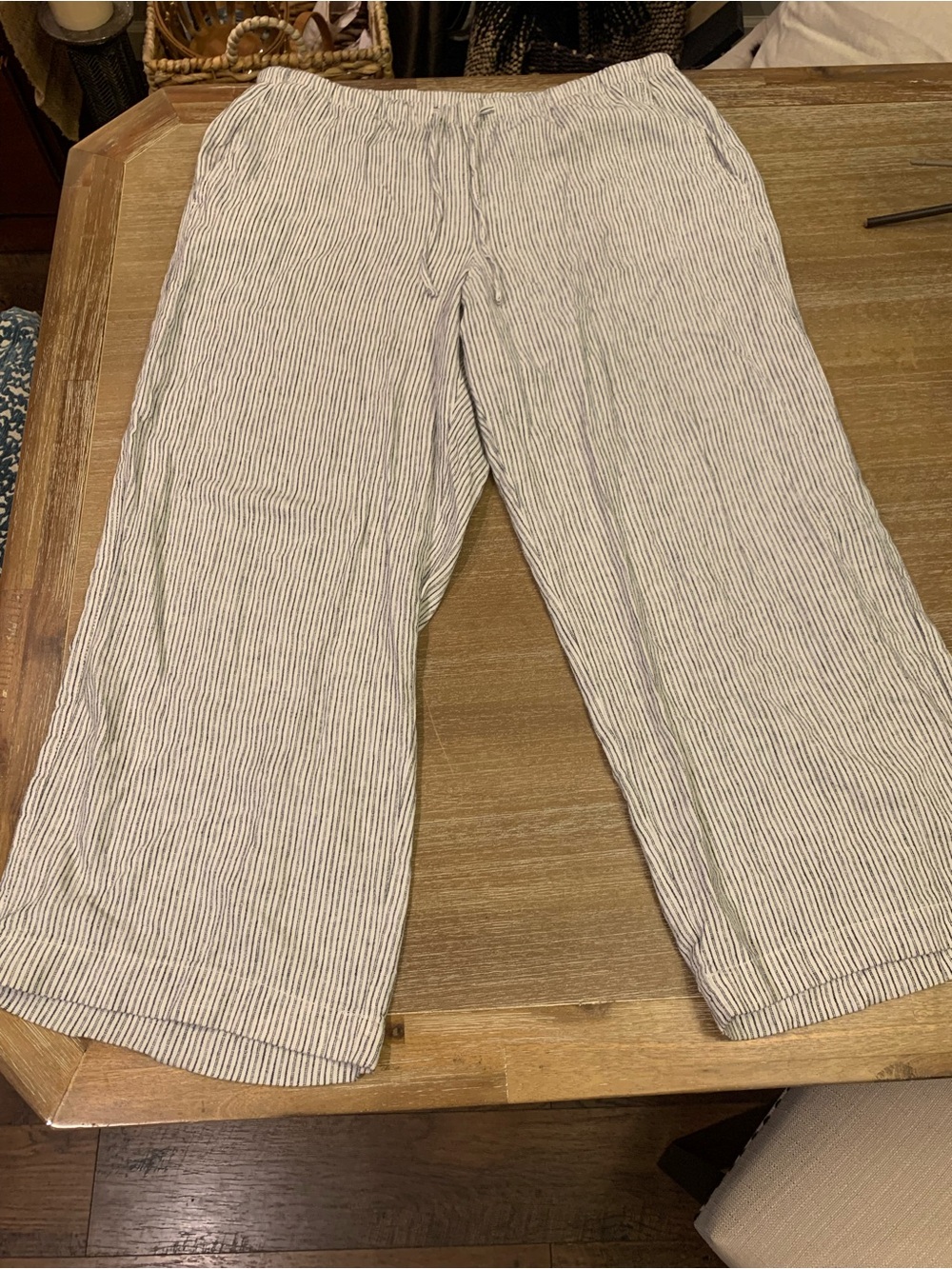 GAP Women’s Wide Leg  Pull On  Petit Drawstring Pants in White & Navy